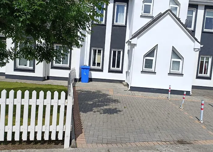 4 Bed By The Sea
